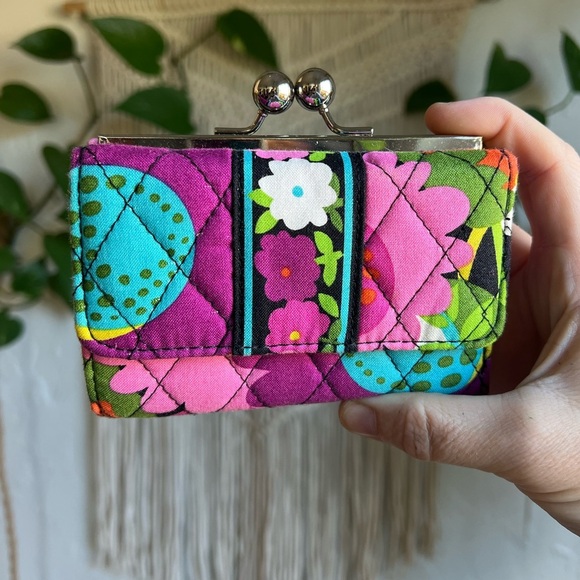 Vera Bradley Quilted Cotton Kisslock Wallet – Floral Print Pattern Va Va Bloom - Picture 2 of 9